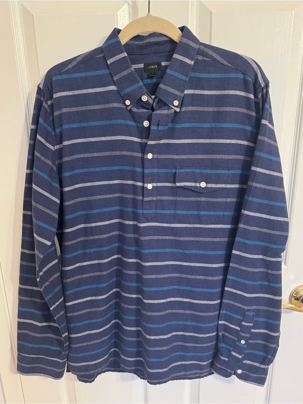 NWOT Gorgeous J. Crew brushed cotton long sleeved shirt size large. 100% cotton